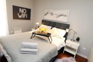 Sofa rozkładana z funkcją spania codziennego: 5 modeli, które zastąpią łóżko.